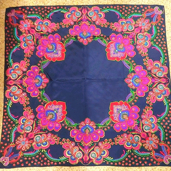 Liz Claiborne Silk Scarf 34"x34" - Picture 1 of 2